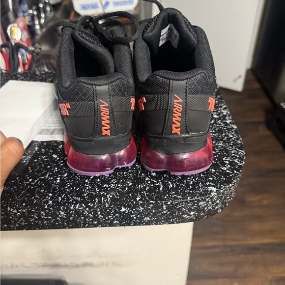 Nike Black Sneakers with Multicolor Accents - Picture 4 of 6